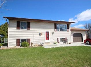 157 Nancy Ln, Pulaski, WI 54162