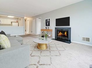 603 Williams Ct, Edgewater, NJ