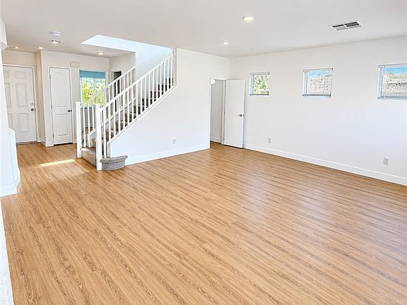 5th image of 4131 N Lamont St