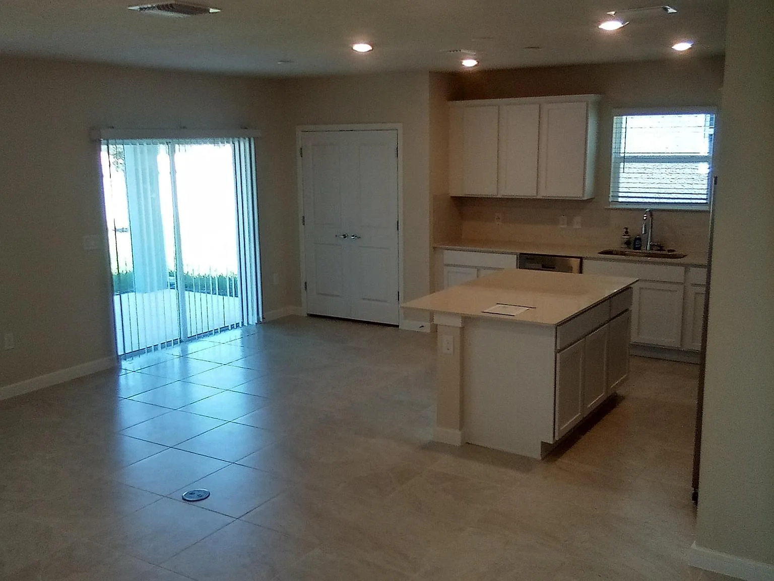 4 bed, 2203 sqft, $2,450 — Photo 4