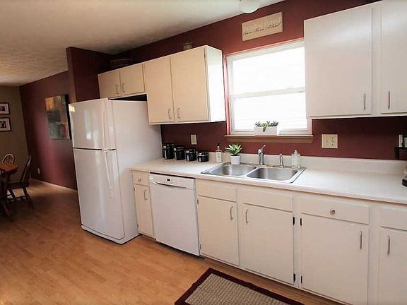 5th image of 702 Braxton Dr N