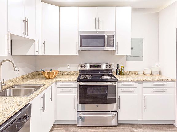 2nd image of 227 S Armenia Ave #17452902