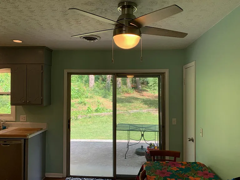 1904 Lindale Dr — Photo 27