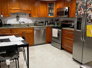 16200 Golf Club Rd APT 106, Weston, FL 33326