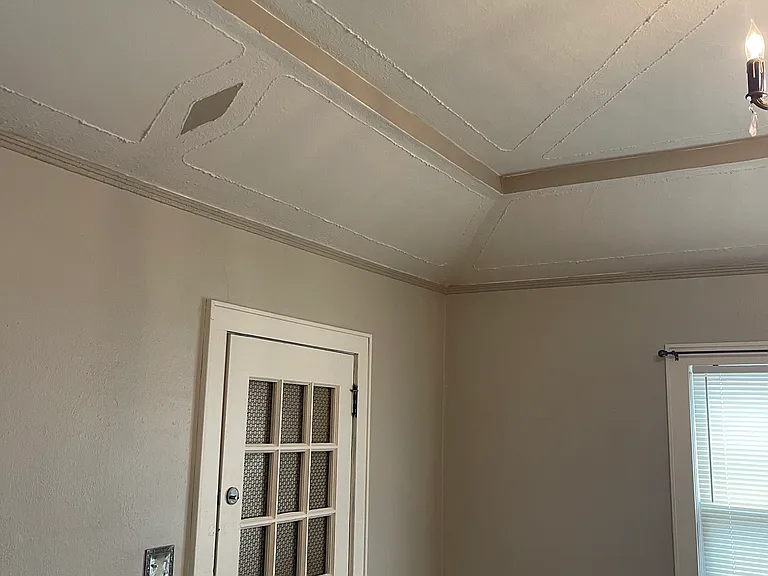 1913 N Ross Ave — Photo 39