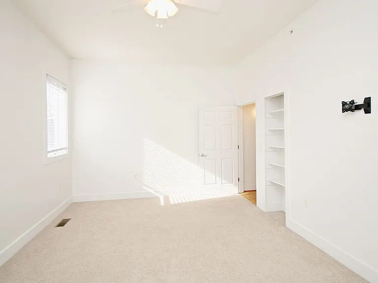 215 5th St SW #1D — Photo 6