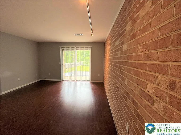 4053 Vaughn Ter — Photo 4