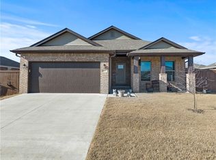 117 Post Oak Ave, Gentry, AR 72734