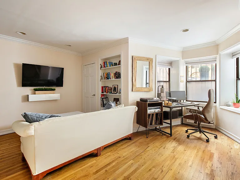 264 W 77th St #1 — Photo 3