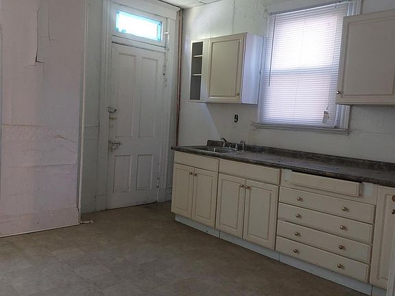 4th image of 853 Hutchins Ave