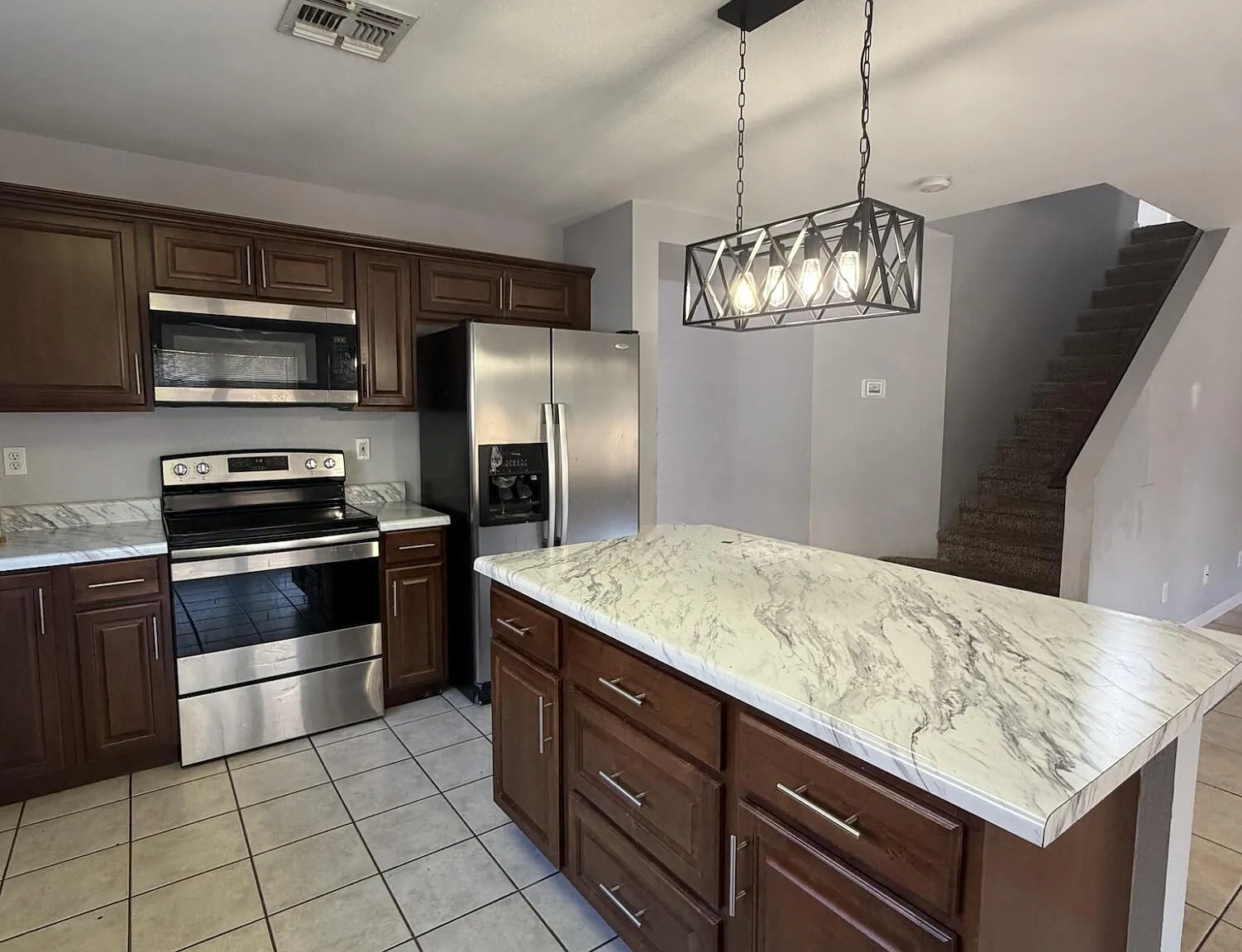 4 bed, 2.5 bath, 2367 sqft, $2,800 — Photo 3