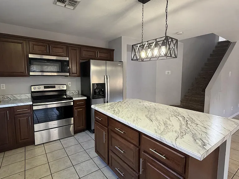 728 E Rose Marie Ln — Photo 4