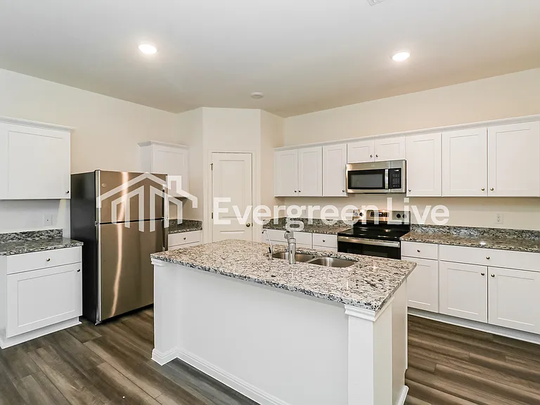 16024 Viburnum Dr — Photo 3