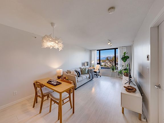 3rd image of 7138 Collier St #402