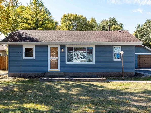 994 Pine Rd, Bay City, MI 48706