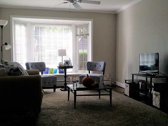 25x17 Living room with great views!