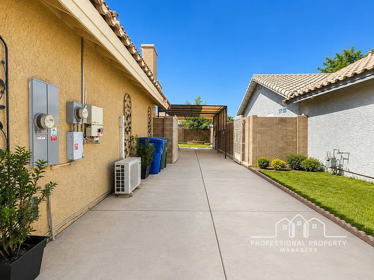 3522 W 12th Ln — Photo 28