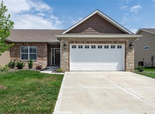 7127 Remington Villa Dr, Maryville, IL 62062