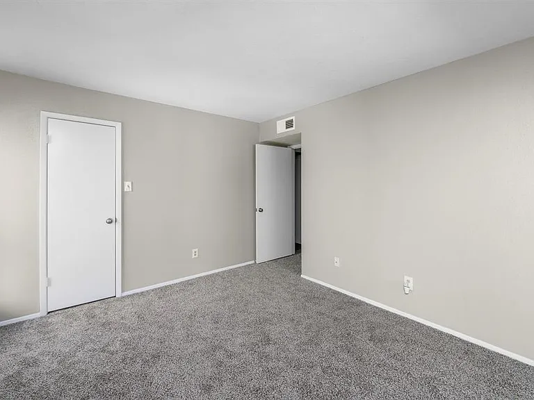 7313 Gulf Fwy — Photo 7