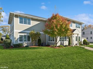 945 Florence Dr, Park Ridge, IL 60068