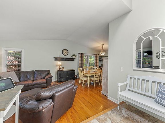 3rd image of 800 N Ashbury Ave