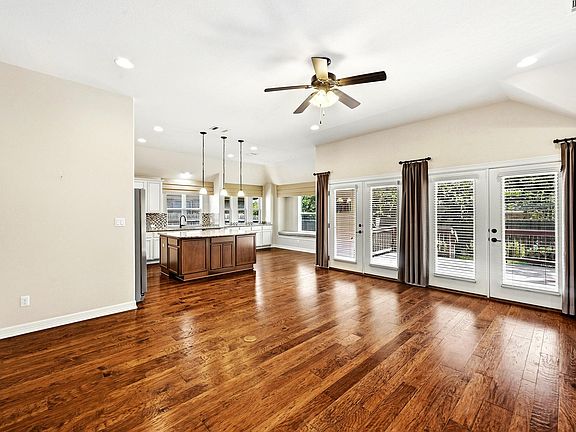 3rd image of 128 Summer Pointe Dr