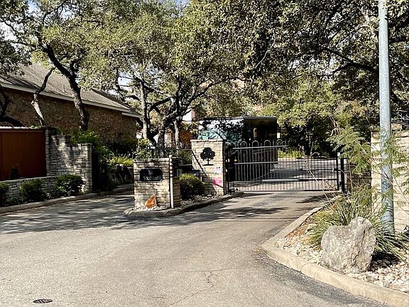 2nd image of 17 Niram Ln