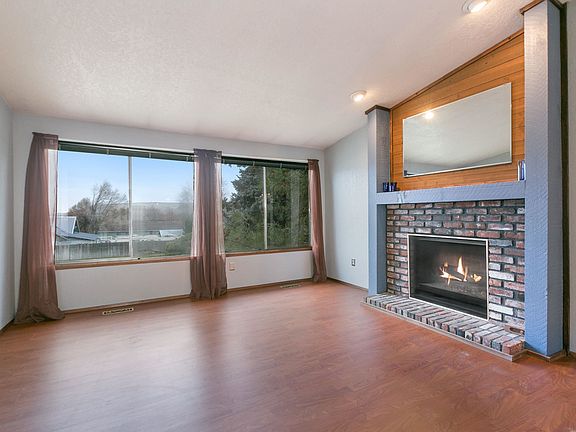 3rd image of 95 Palmer Dr