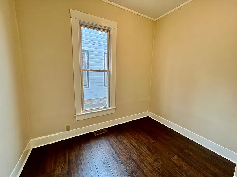 1813 E Elm St — Photo 7
