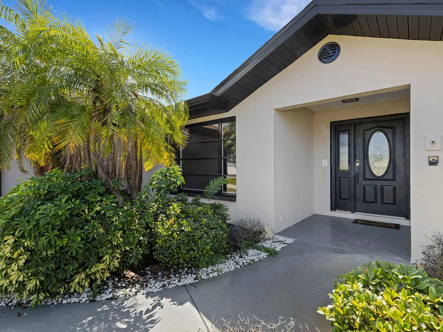 294 Rotonda Cir — Photo 3