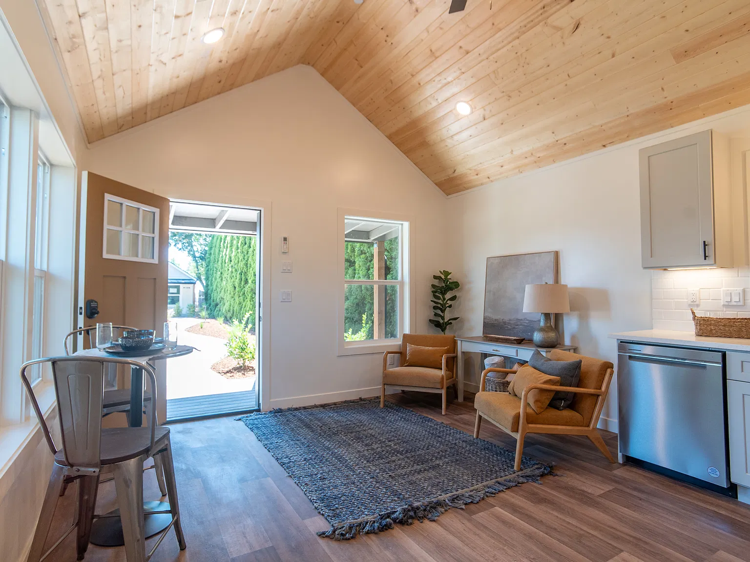 2 bed, 616 sqft, $1,595 — Photo 4