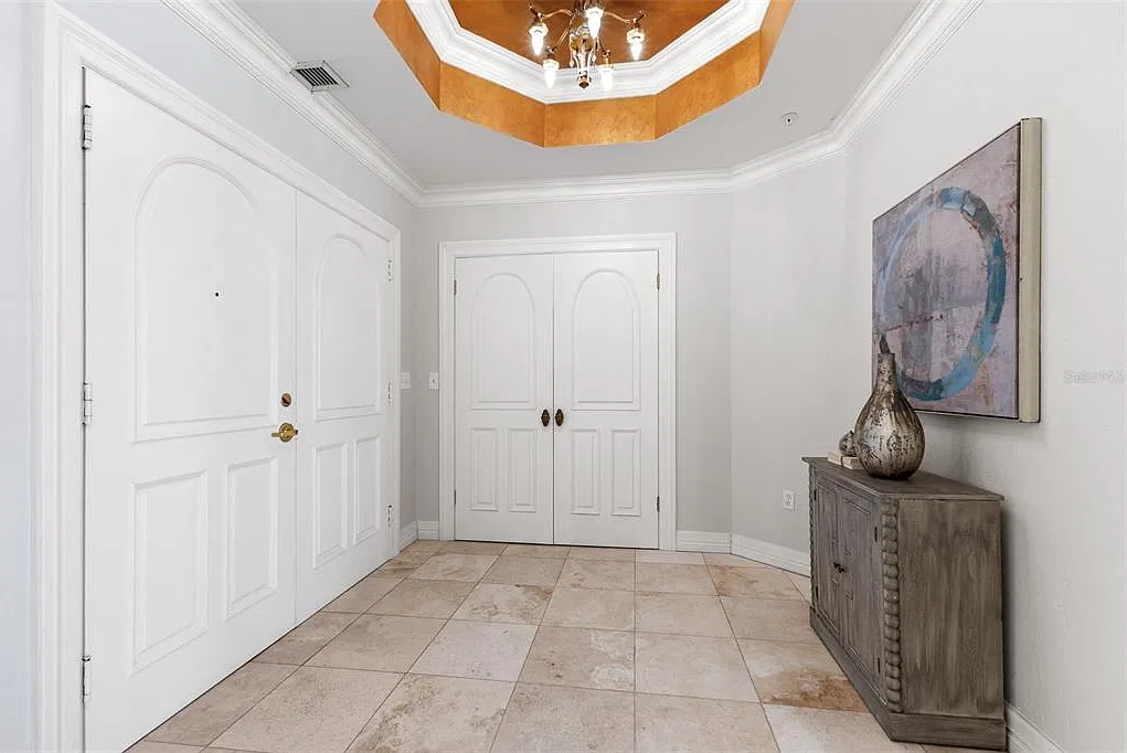 3 bed, 2.0 bath, 2600 sqft, $8,500 — Photo 2