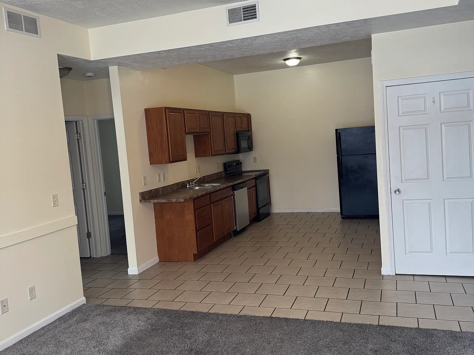4 bed, 1250 sqft, $1,500 — Photo 2