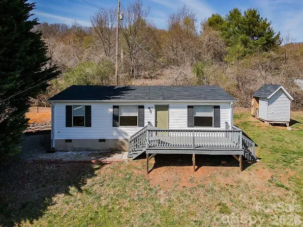 10 Lands End Dr, Candler, NC 28715