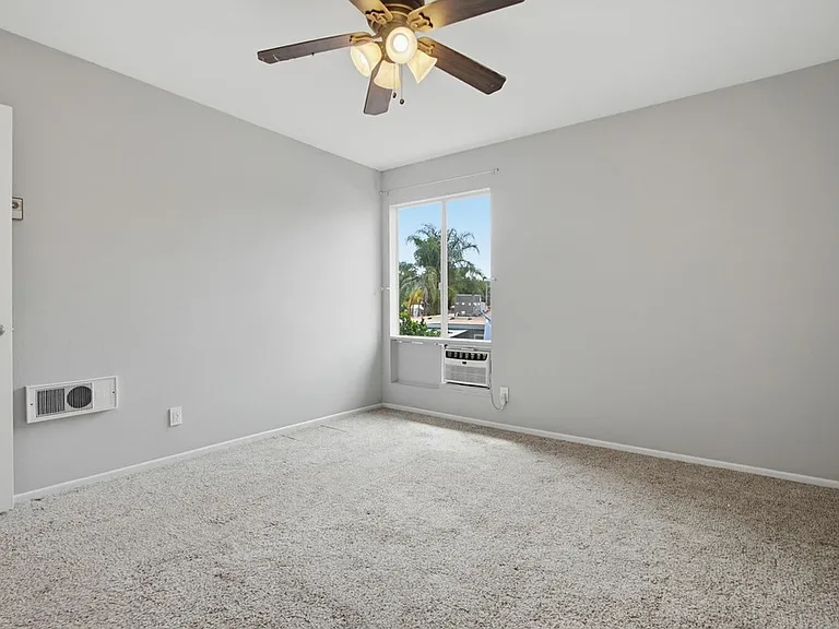 512 Sandalwood Pl — Photo 29