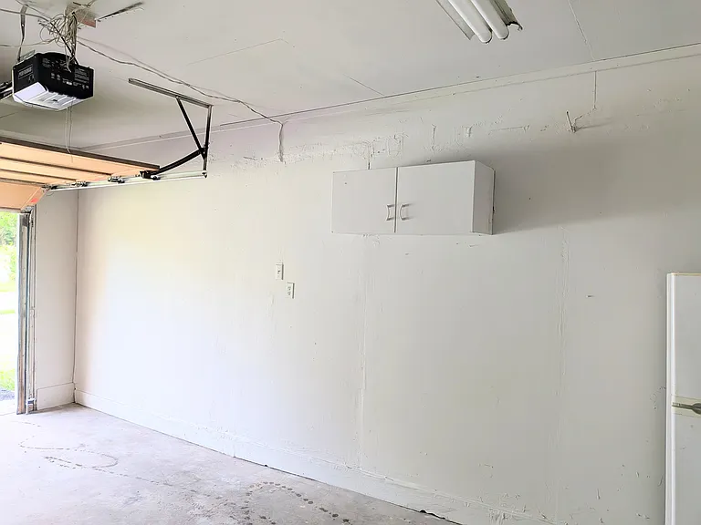 14802 White Ave — Photo 18