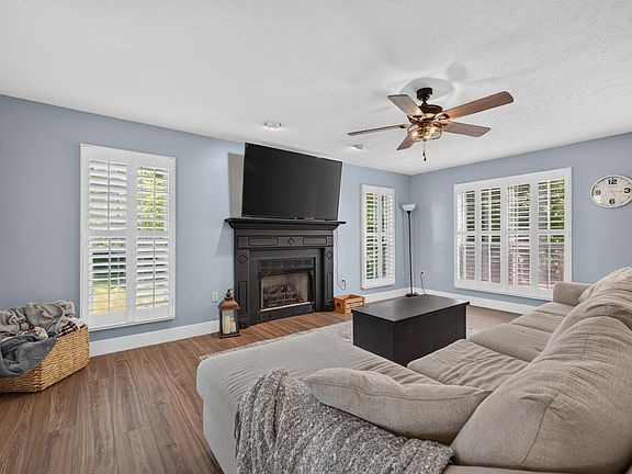 5th image of 1025 Hickory View Dr