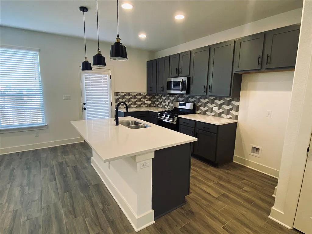 5160 N A W Grimes Blvd — Photo 2