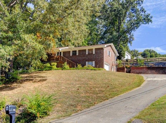 2nd image of 2652 Karenwood Dr
