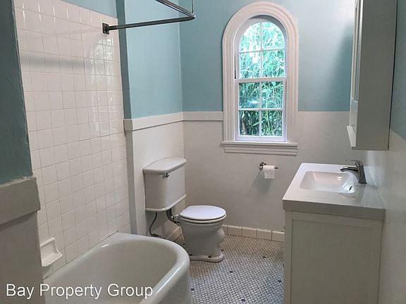 5th image of 667 Wesley Ave APT 2
