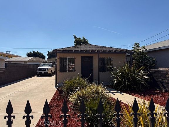 3rd image of 836 W Cedar St