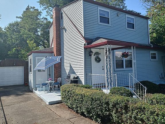 SIDE VIEW FEAT. /PATIO 