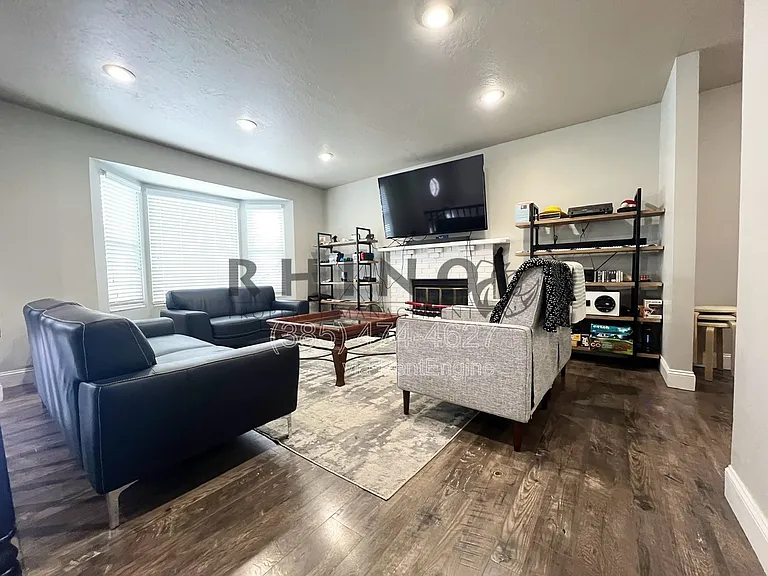 5658 South Village Way — Photo 4