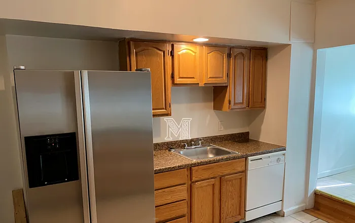 799 N Glover St — Photo 5