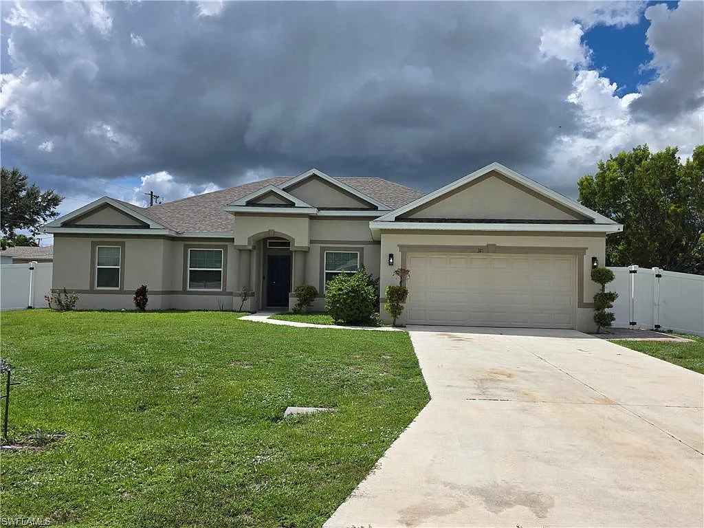 4 bed, 3.0 bath, 2336 sqft, $2,500 — Photo 1