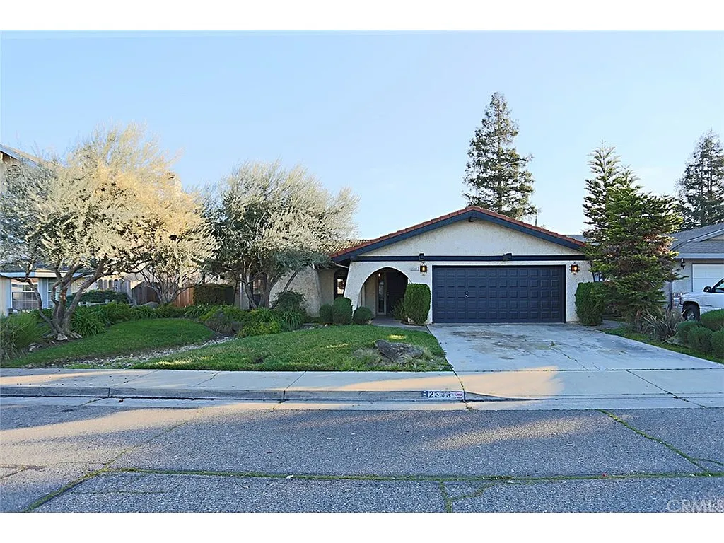 2348 Suncrest St photo 1