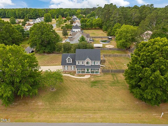 3rd image of 165 Ashton Ln