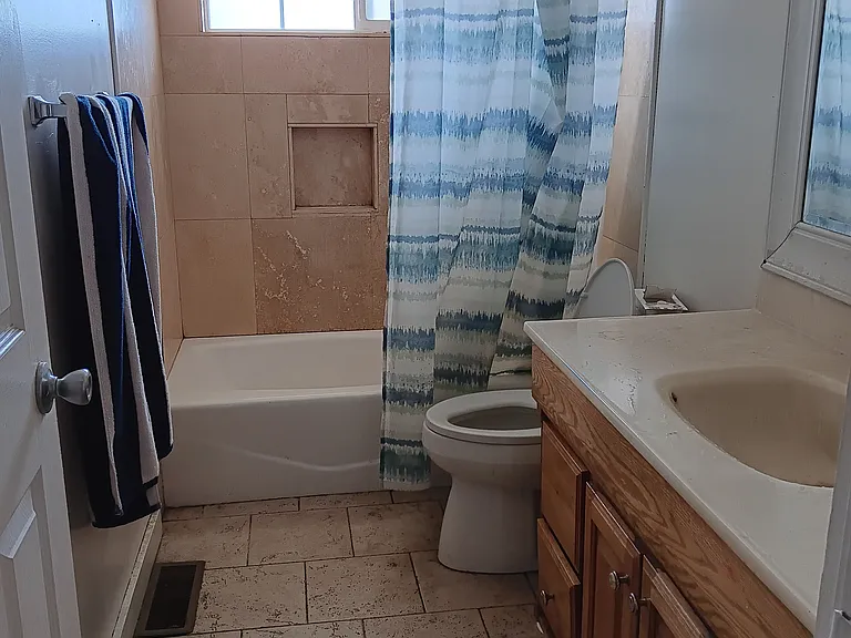 4140 NE 11th St — Photo 6