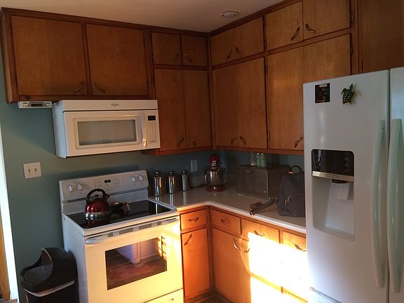 2nd image of 2032 Redfern Dr