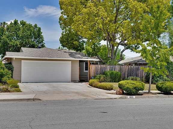 3rd image of 1809 Rosswood Dr